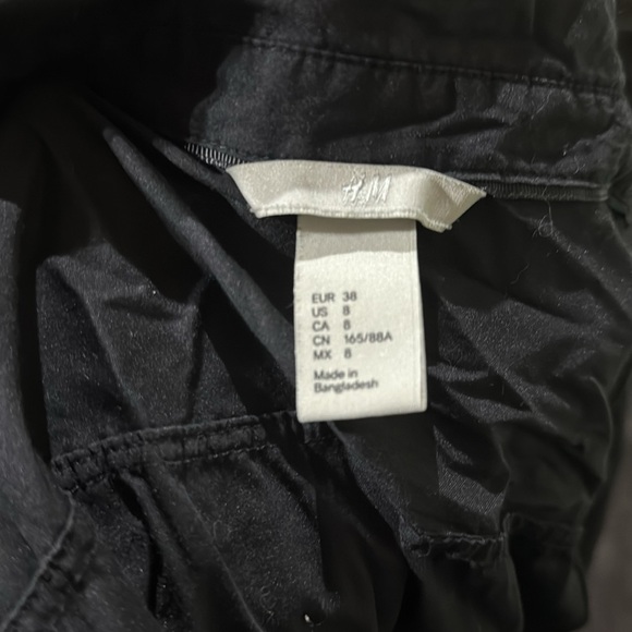 Basic Black Button Up - H & M size 8 - Picture 5 of 6